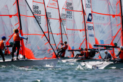 kids-wear-lifejackets-when-sailing