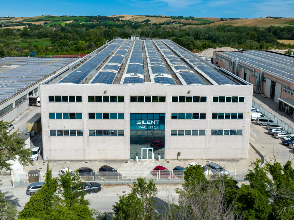 Silent-Yachts Fano shipyard Credits Alessandro Guerrieri (2)