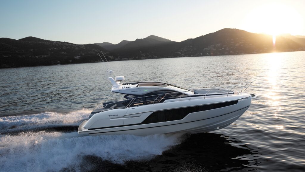 Fairline Targa 40 on the water