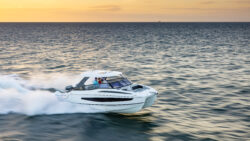 Aquila Power Catamaran 32 Sport