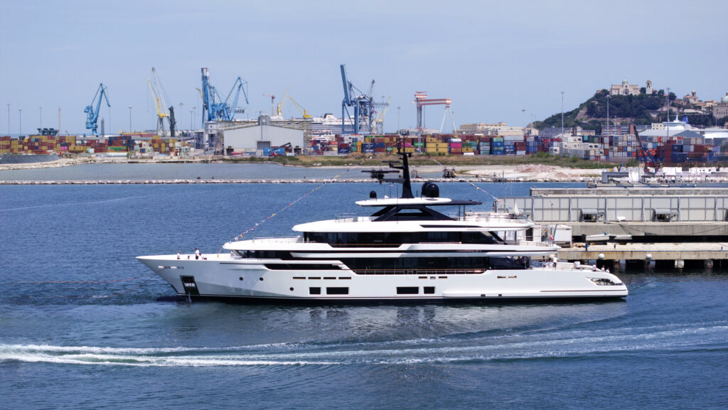 Custom Line 50 M/Y Asante